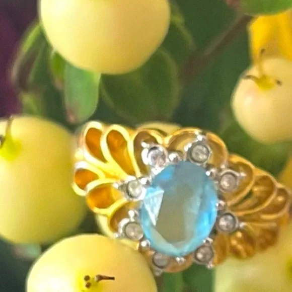 𝅺VINTAGE TOPAZ STATEMENT RING - Picture 4 of 6